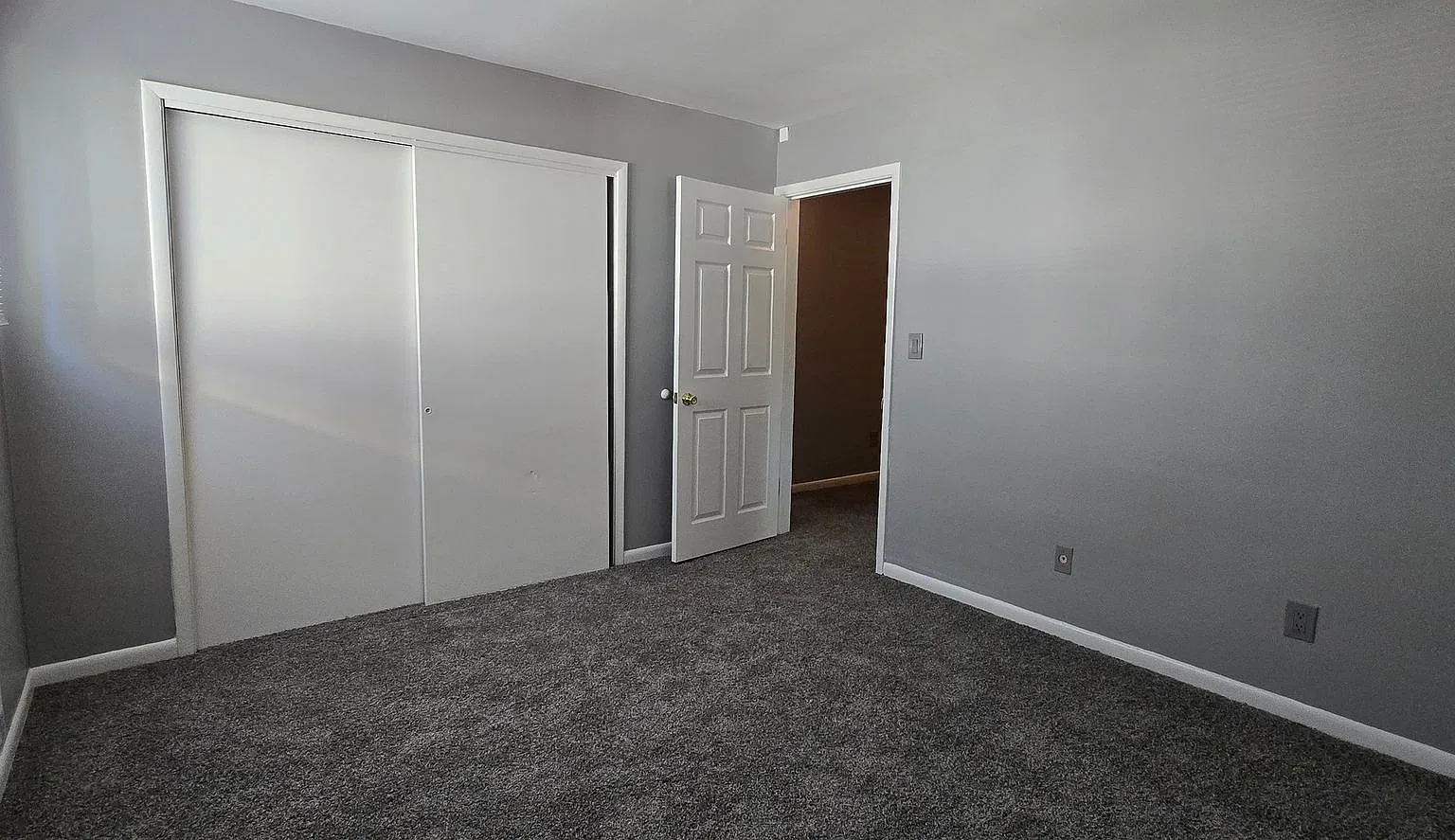 894 Mohawk Trail Apartments — Photo 4