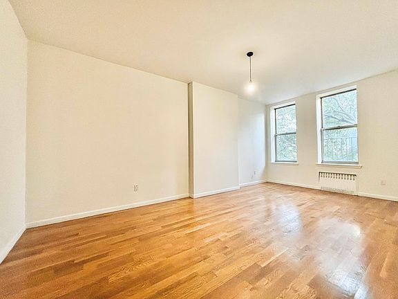 5th image of 154 Grattan St APT 3B