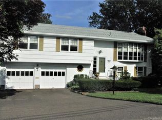 225 Ridge Crest Cir, Wethersfield, CT 06109