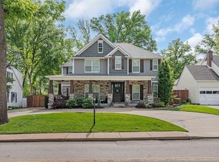 1166 N Geyer Rd, Saint Louis, MO 63122