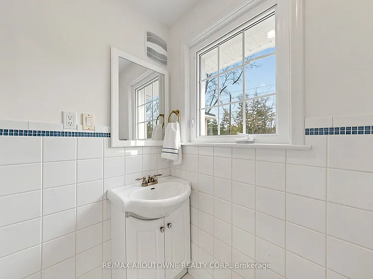 1316 Cambridge Dr — Photo 25