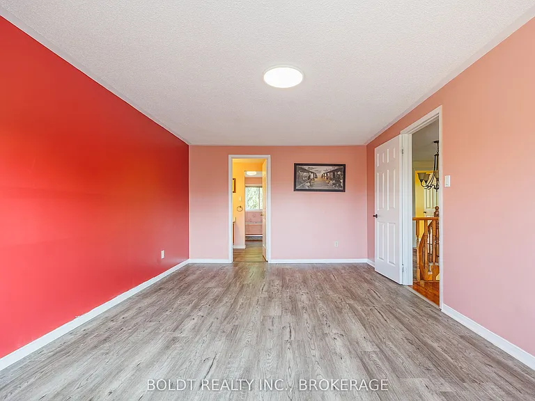 64 Carmine Cres — Photo 24