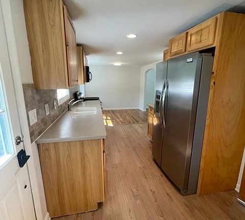 3rd image of 517 Skyline Dr