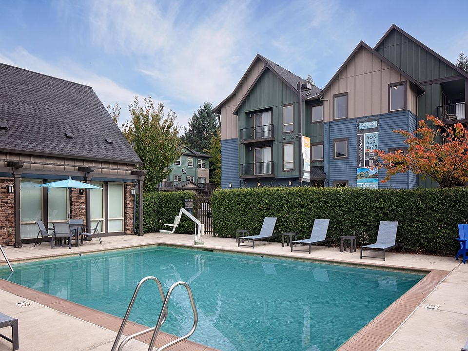 Swimming Pool and Sun Deck