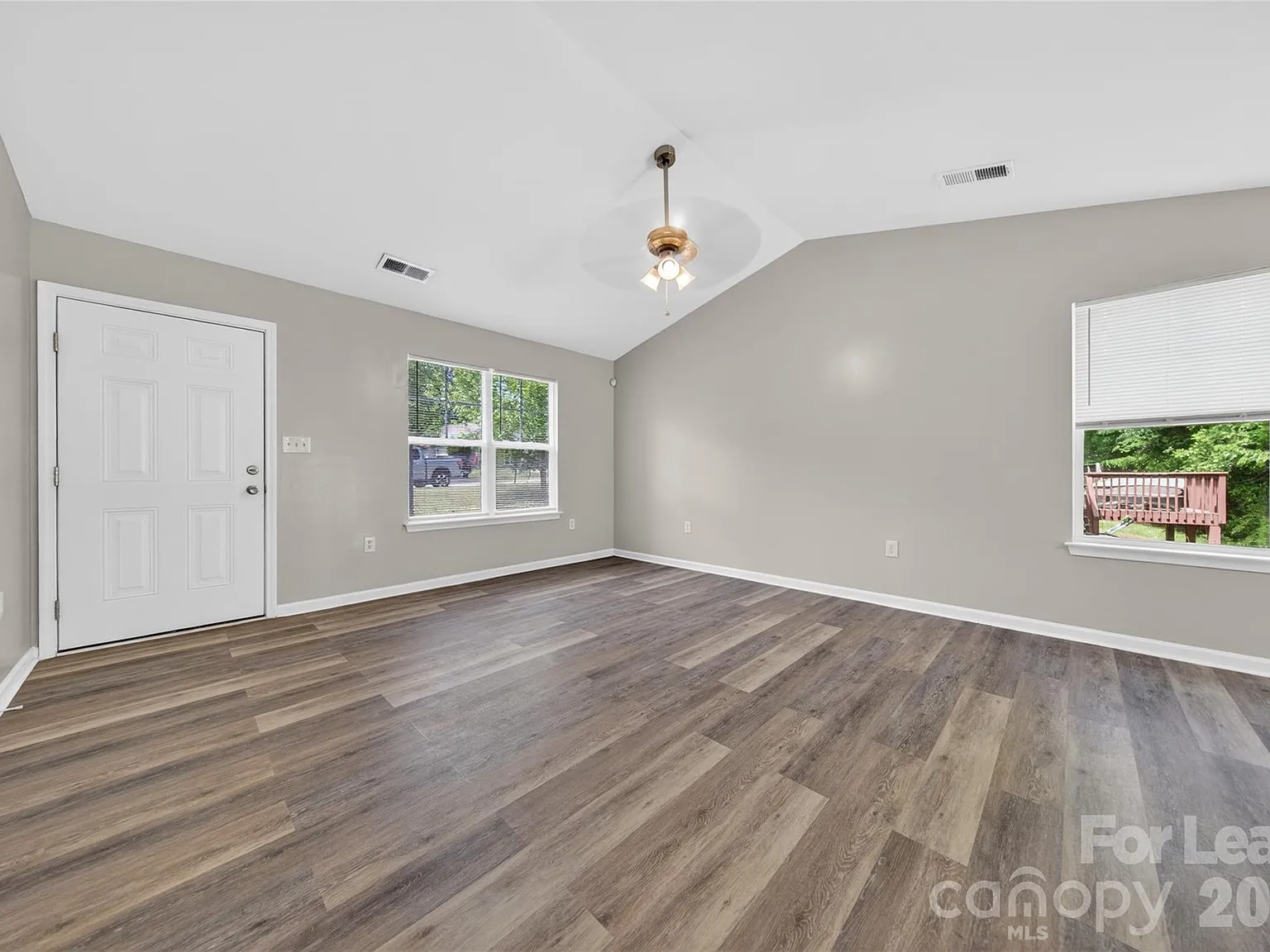 3 bed, 2.0 bath, 1134 sqft, $1,695 — Photo 2