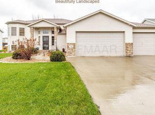 1080 Parkway Ln, West Fargo, ND 58078