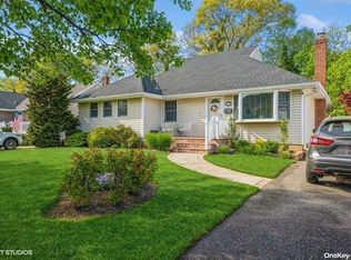 2967 Morgan Dr, Wantagh, NY