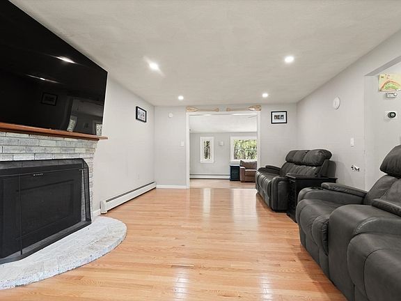 4th image of 8 Matthew Ln