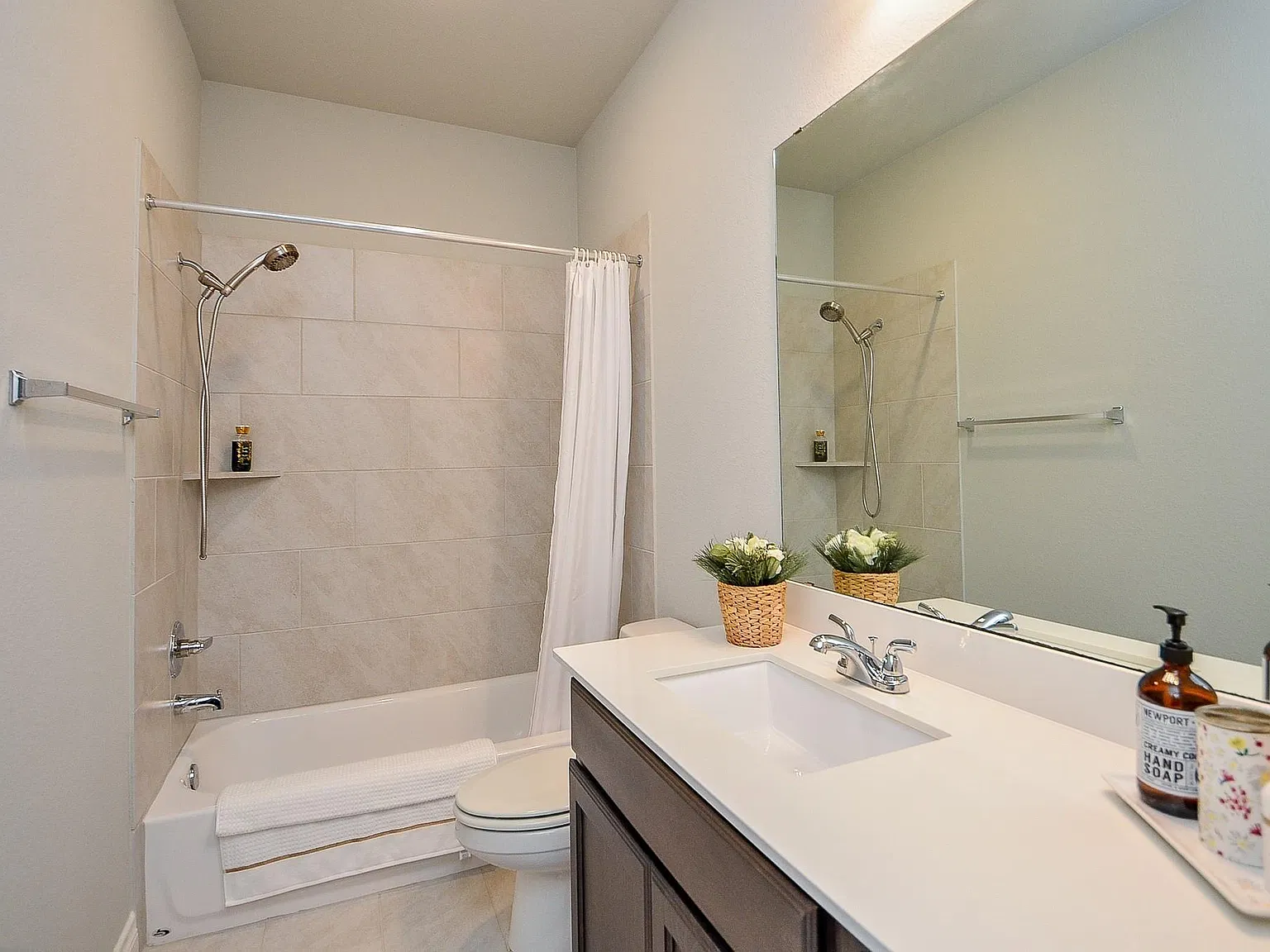 4 bed, 3.0 bath, 3034 sqft, $3,200 — Photo 4
