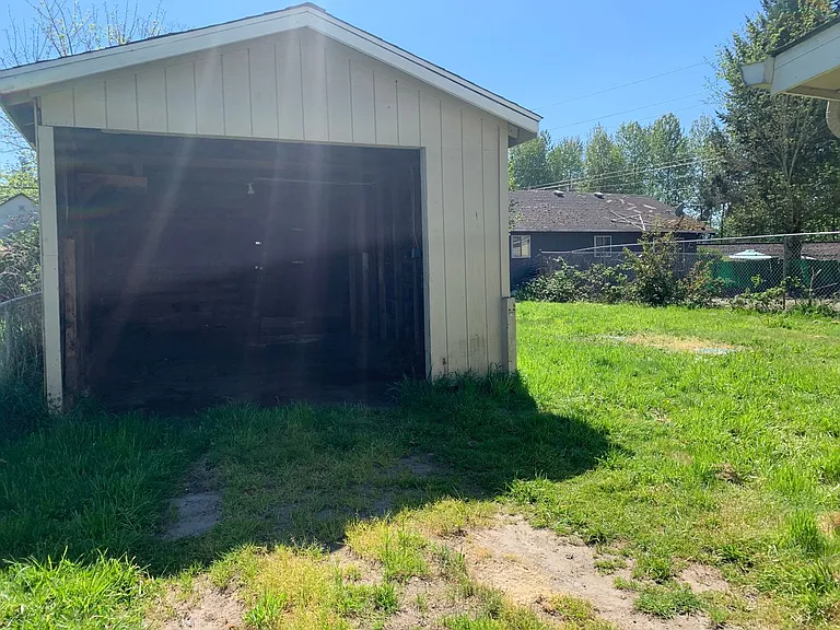 304 Rosewood St — Photo 16