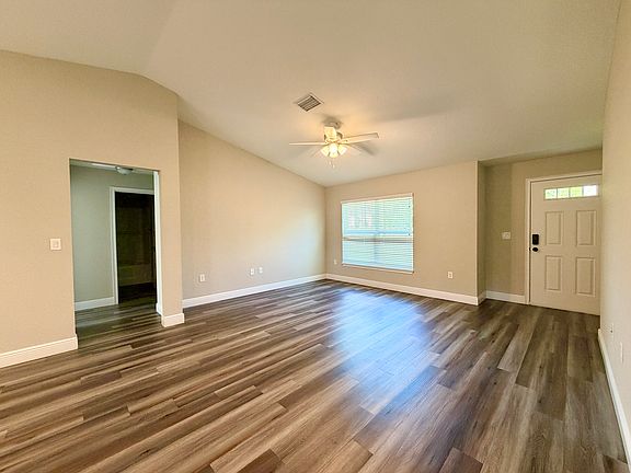 5th image of 210 Oak Cir