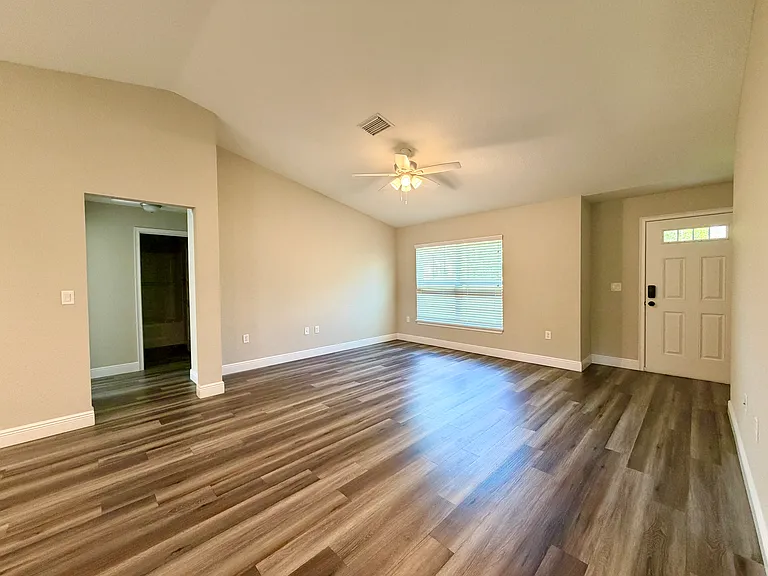 210 Oak Ln — Photo 5