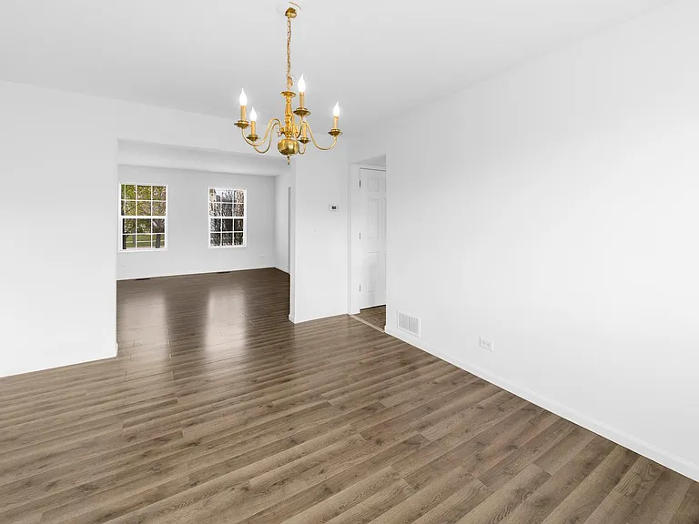 2403 Miriam Ave — Photo 6