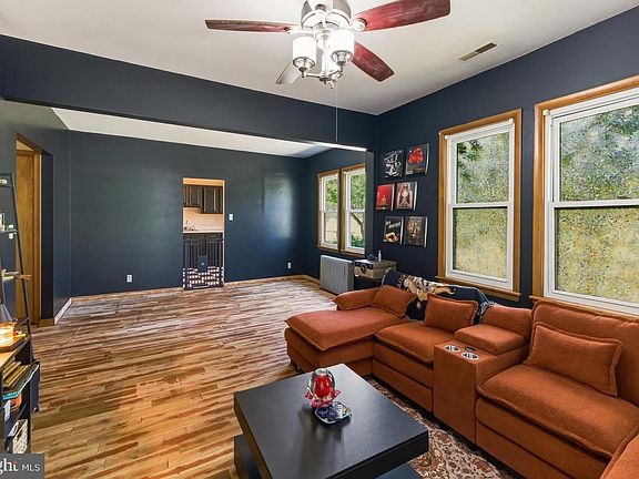 5th image of 391 E Butler Ave