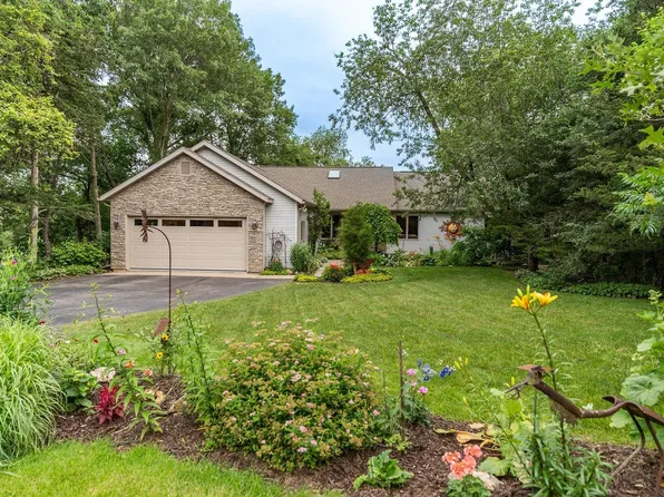 S3619 Pine Knoll Dr, Baraboo, WI 53913