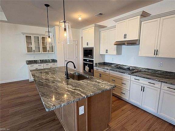 5th image of 104 Cathedral St #39-1