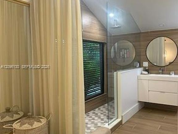 5th image of 4385 SW 13th St #4385