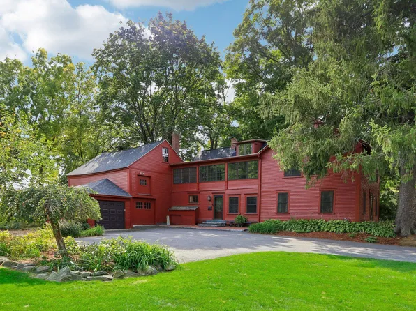 5 Nesmith Street, Derry, NH 03038-1201