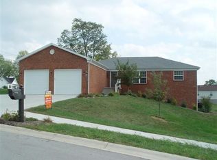 1001 Kingsway Dr, Lawrenceburg, KY 40342