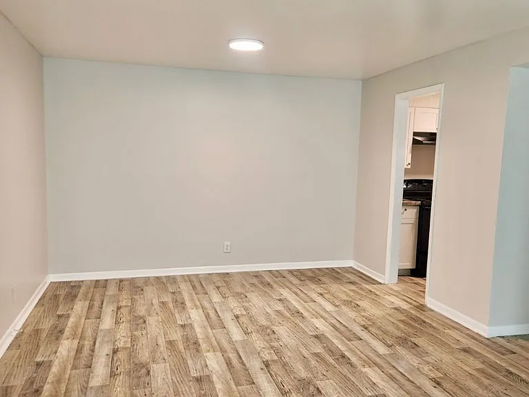 Riverbend Apartments — Photo 30