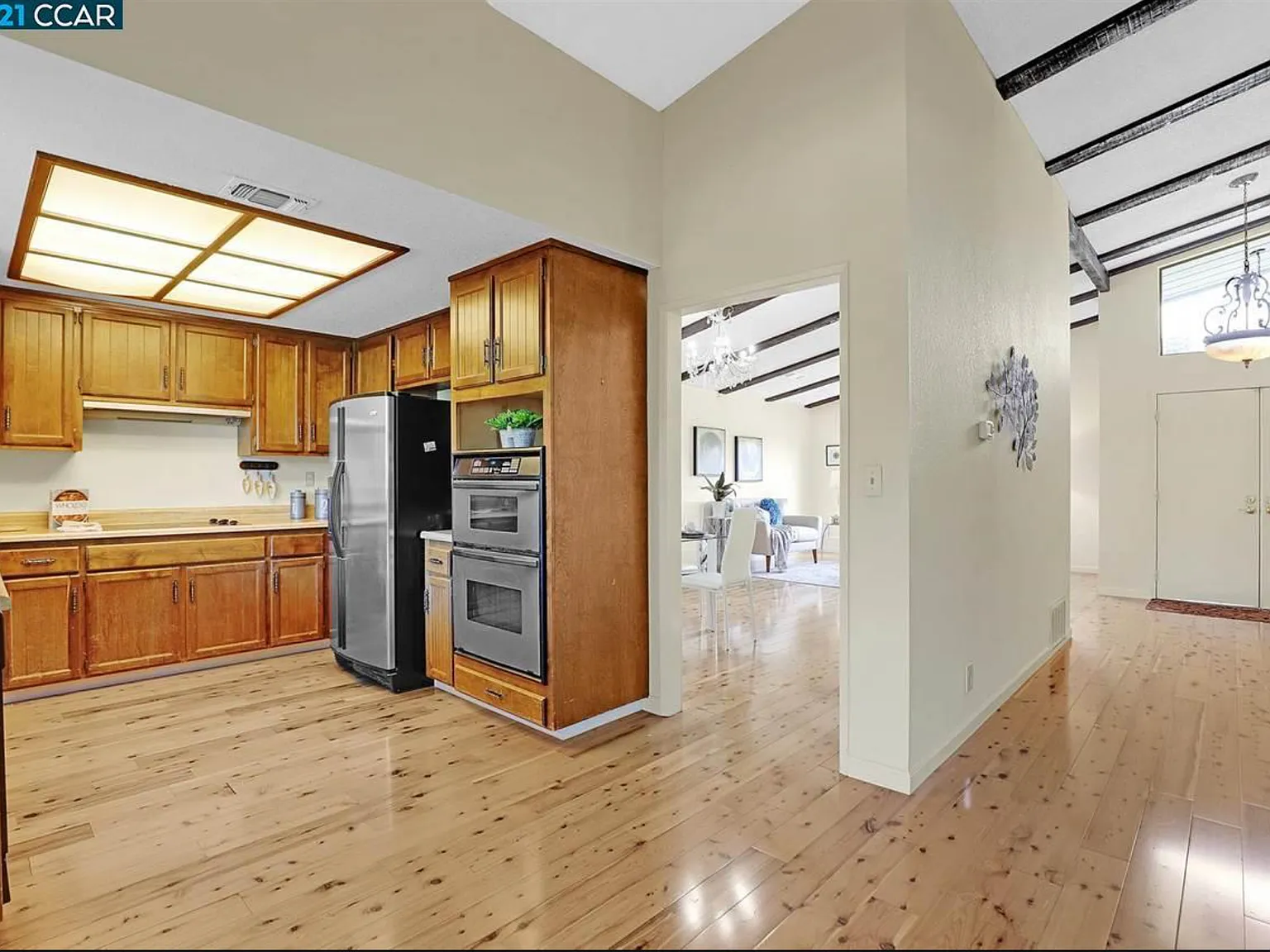 4 bed, 2671 sqft, $4,550 — Photo 4