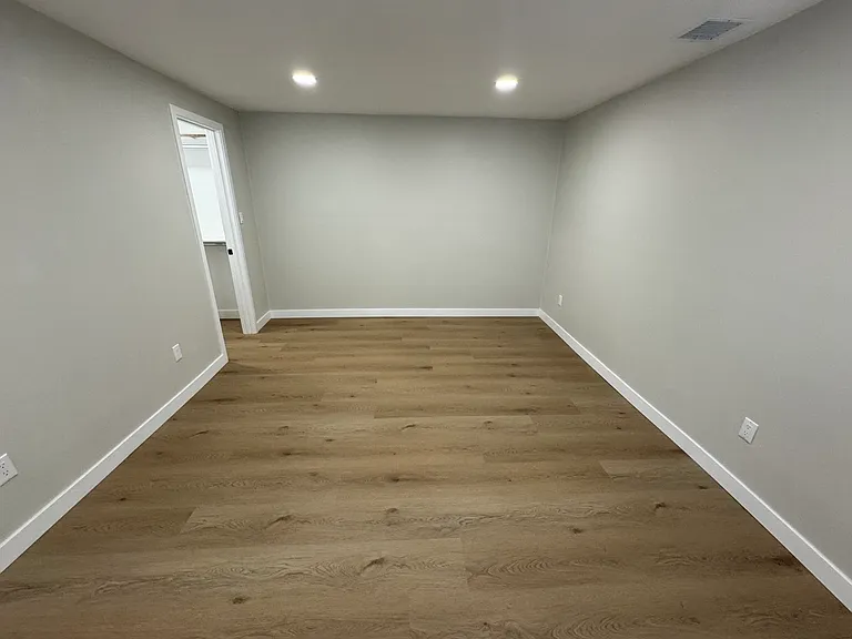 8932 Grand Ave — Photo 35