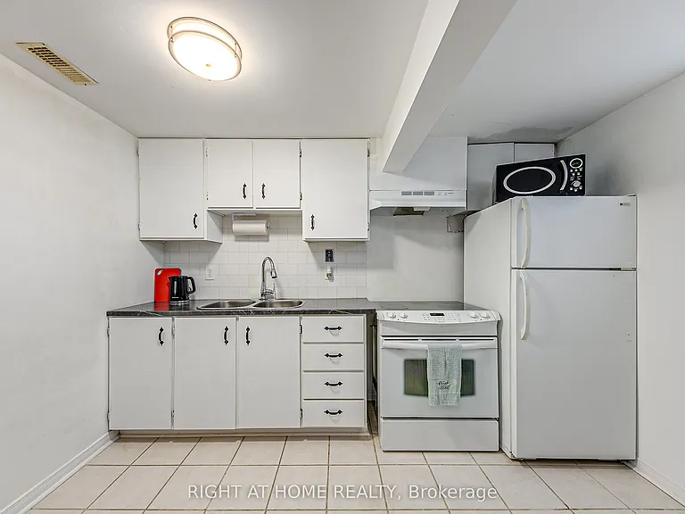 148 Riverglen Dr #BASEMENT — Photo 9