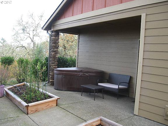 4th image of 1410 SE Parkwood Dr