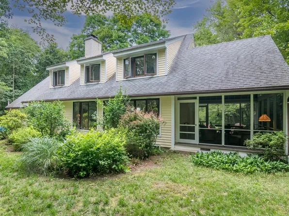 12 High Meadow Rd, Northampton, MA 01062
