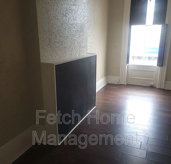 49-51 W Market St #2R — Photo 4