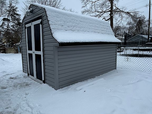 5th image of 1220 Maywood St