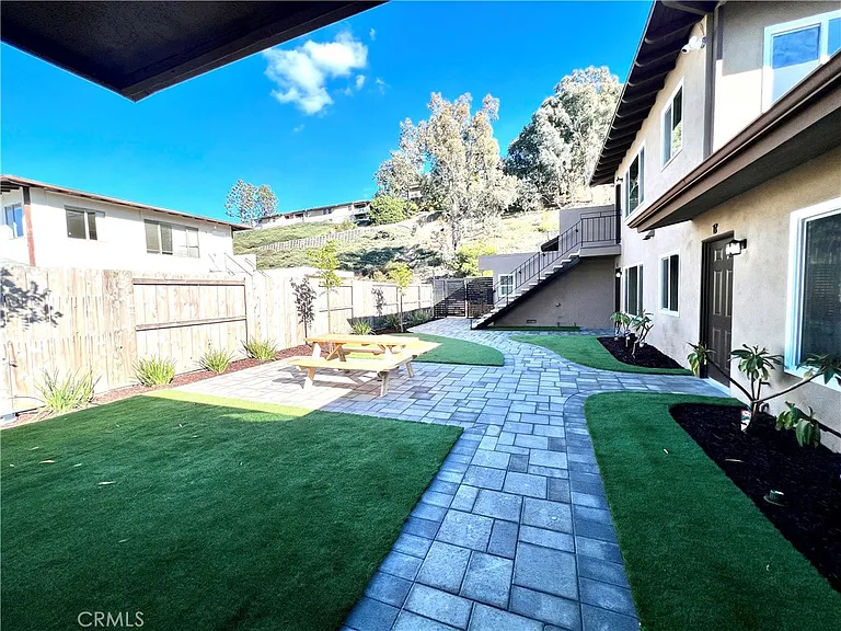 320 S El Camino Real #A — Photo 3