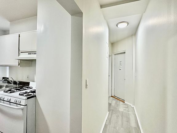 5th image of 207 W 108th St #3