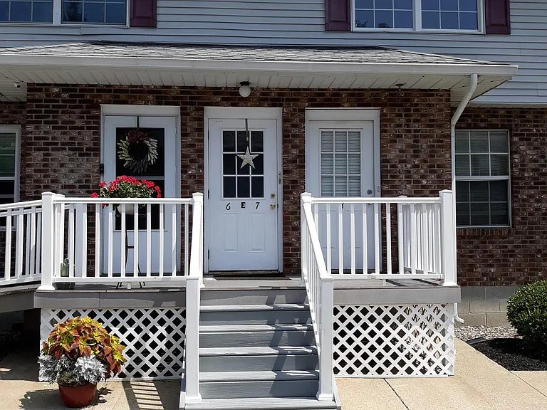 25 Pine St #E8 — Photo 1