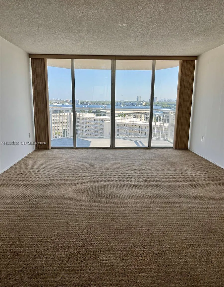 Del Prado — Photo 4