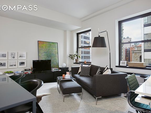 2nd image of 18-20 Pine St #1815