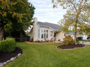 2410 E Fenway Dr, Oak Creek, WI 53154