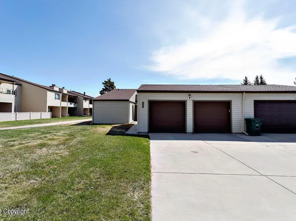 909 Indian Hills Dr, Gillette, WY 82716