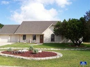 111 Sam Houston Dr, Kerrville, TX 78028