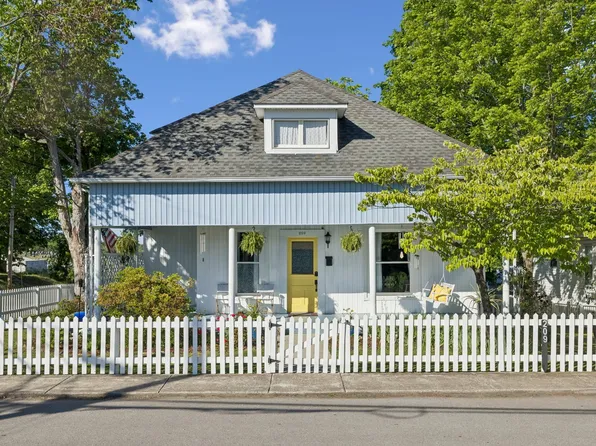 209 Murrell St, Dickson, TN 37055