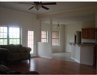 4th image of 308 NW Holland Ave