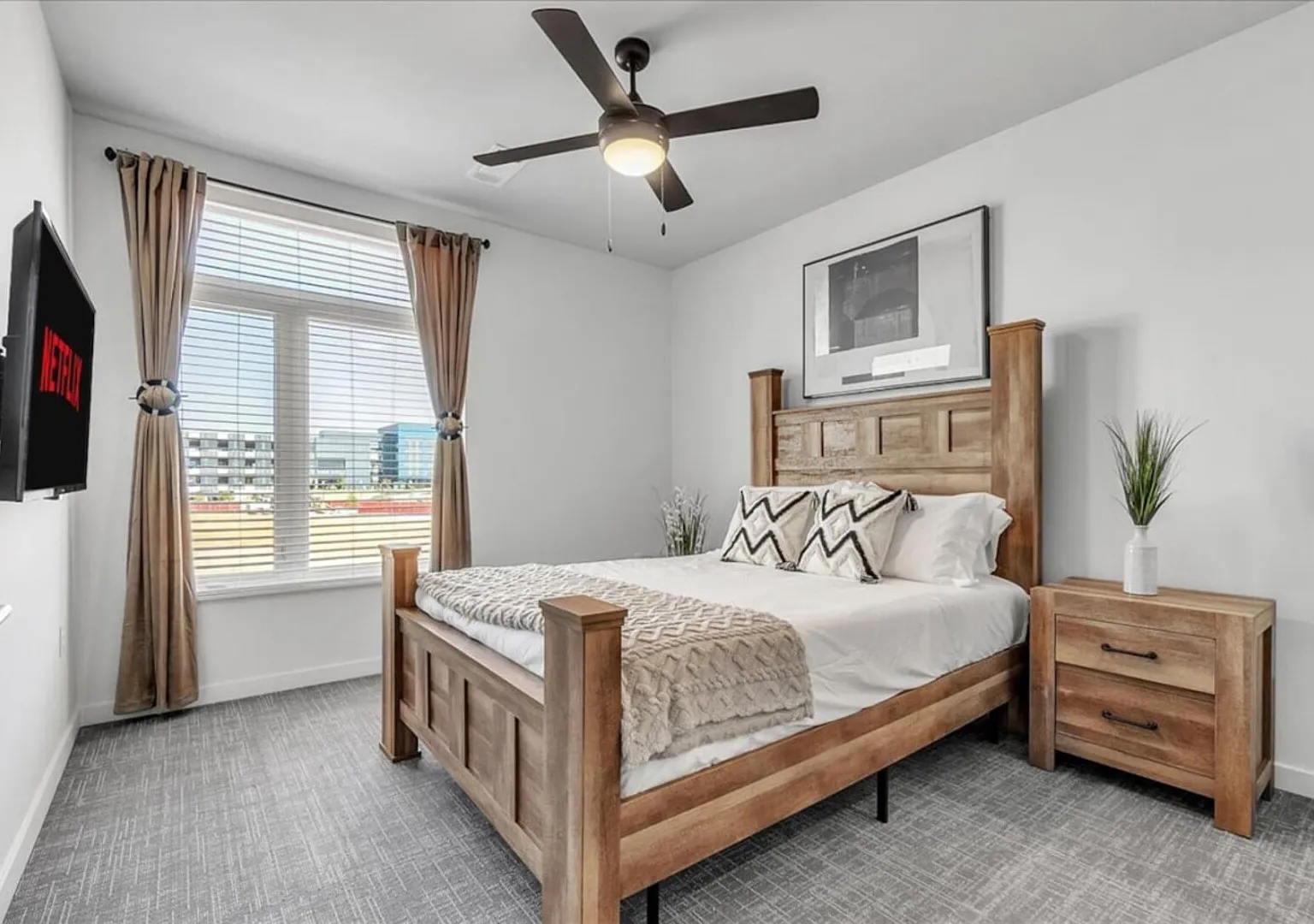 Near Hwy|King|Pool|Fitness|Yoga Studio|Game Room Unit 218 — Photo 3