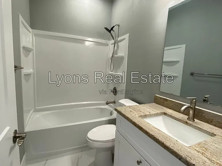 10398 Port Everglades St — Photo 8
