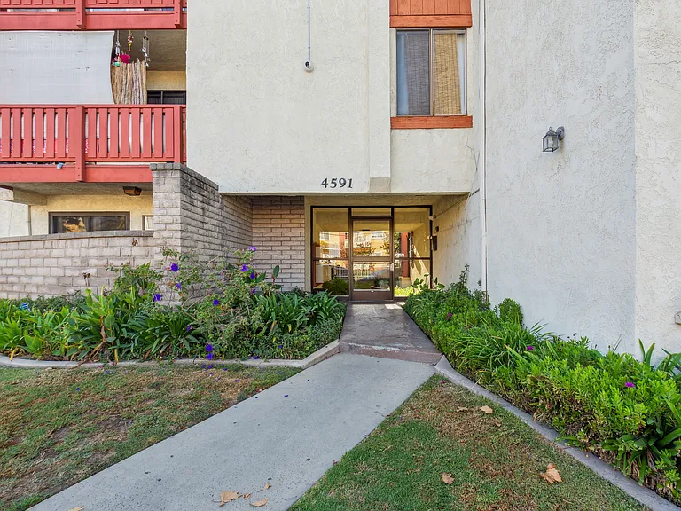 Orange Ave — Photo 22