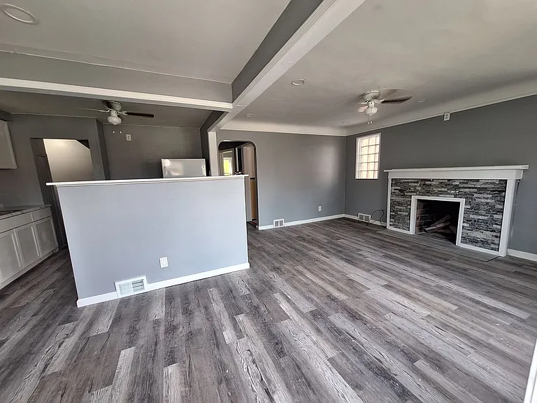11785 Nashville St — Photo 2