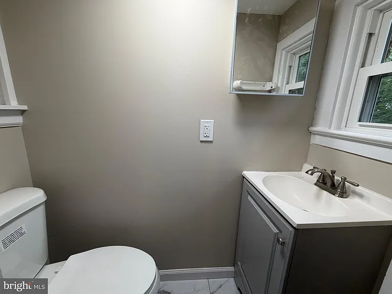 572 Columbia Ave — Photo 8