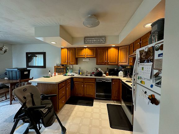 2nd image of 33 Stebbins Dr #1