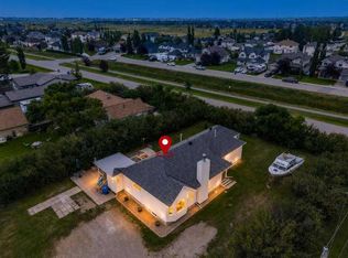 8 W Whitney St NE, Rocky View County, AB T0J 1X1