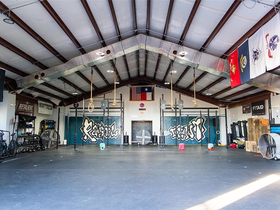 1st image of 823 Seydler St