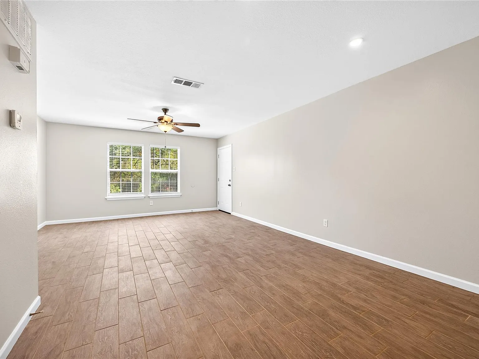2 bed, 2.0 bath, 1000 sqft, $1,895 — Photo 2